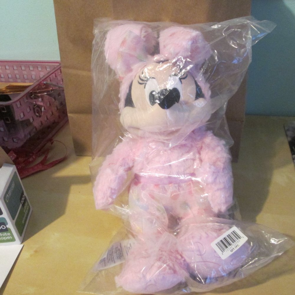 Disney Minnie Mouse Easter Plush figure NWT